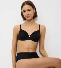 Online Triumph Body Makeup-Up Essentials WP BH, , 70F Black