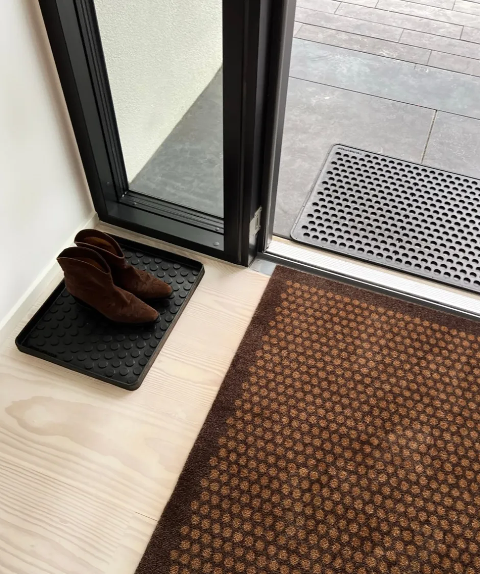 Clearance Tica Copenhagen Dot Gulvmåtte, , 67x120 cm Cognac/Mørkebrun
