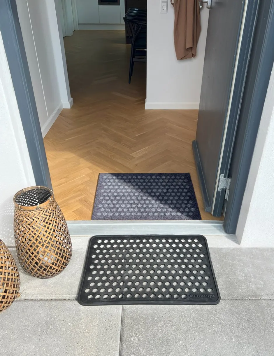 Clearance Tica Copenhagen Dot Gummi Dørmåtte, , 40x60 cm Black