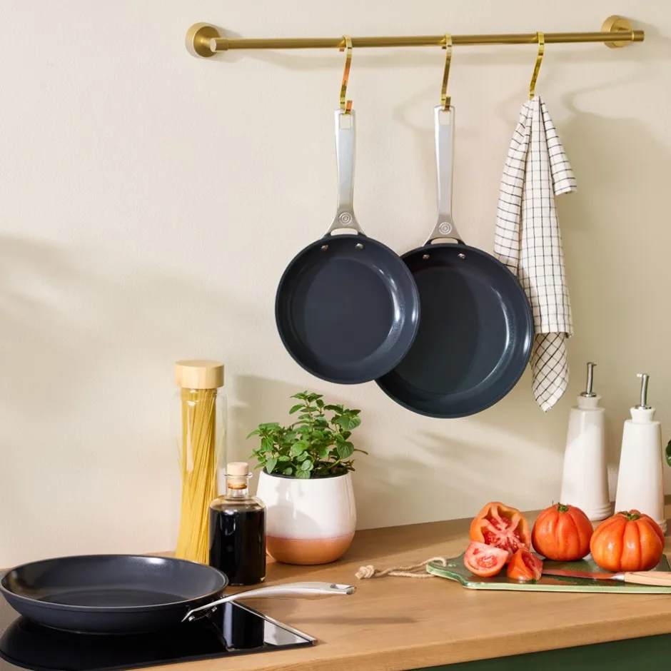Clearance Le Creuset Essential Non-Stick Ceramic Stegepande, , Ø24 cm Black