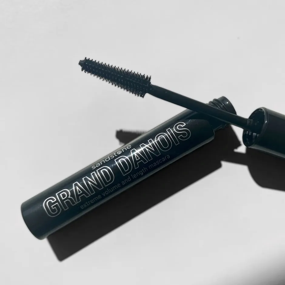 Hot Sandstone Grand Danois Mascara, Black Sort