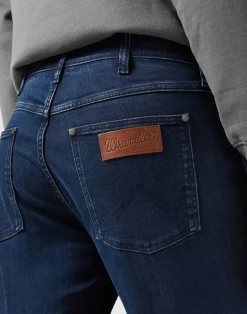 Discount Wrangler Greensboro Medium Stretch Jeans, , W33/L32 Wild Horse