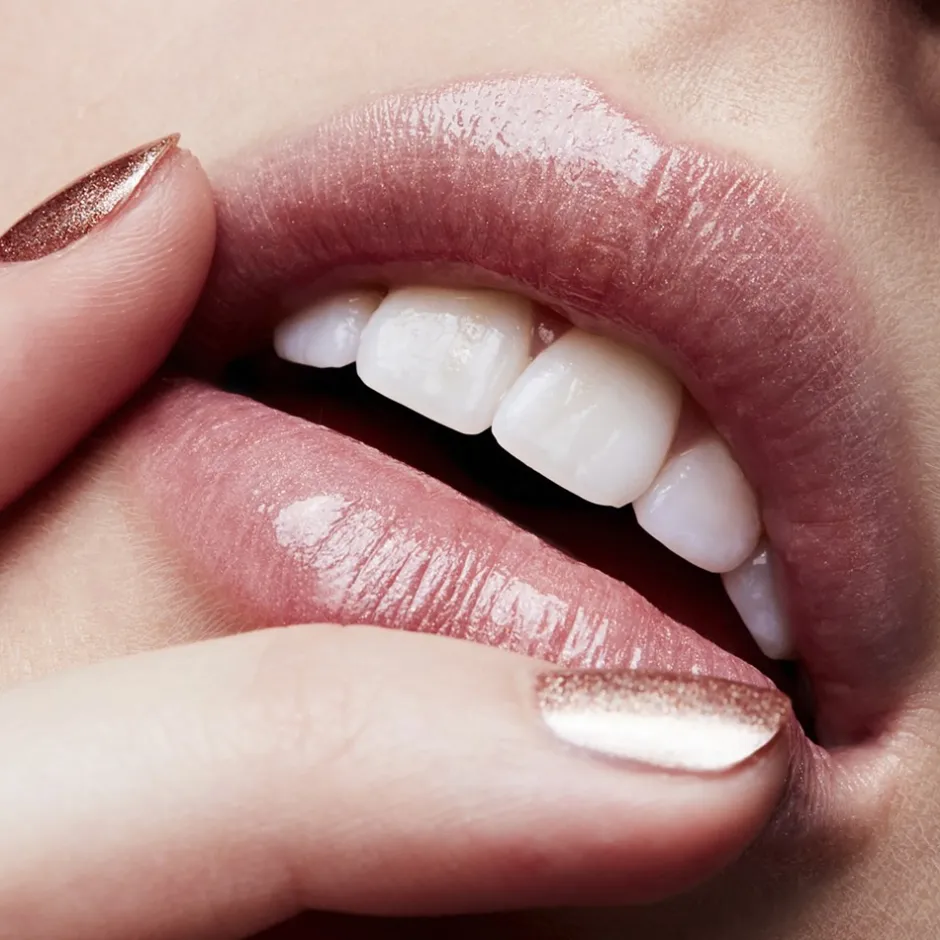 New MAC Lipglass, Oyster Girl