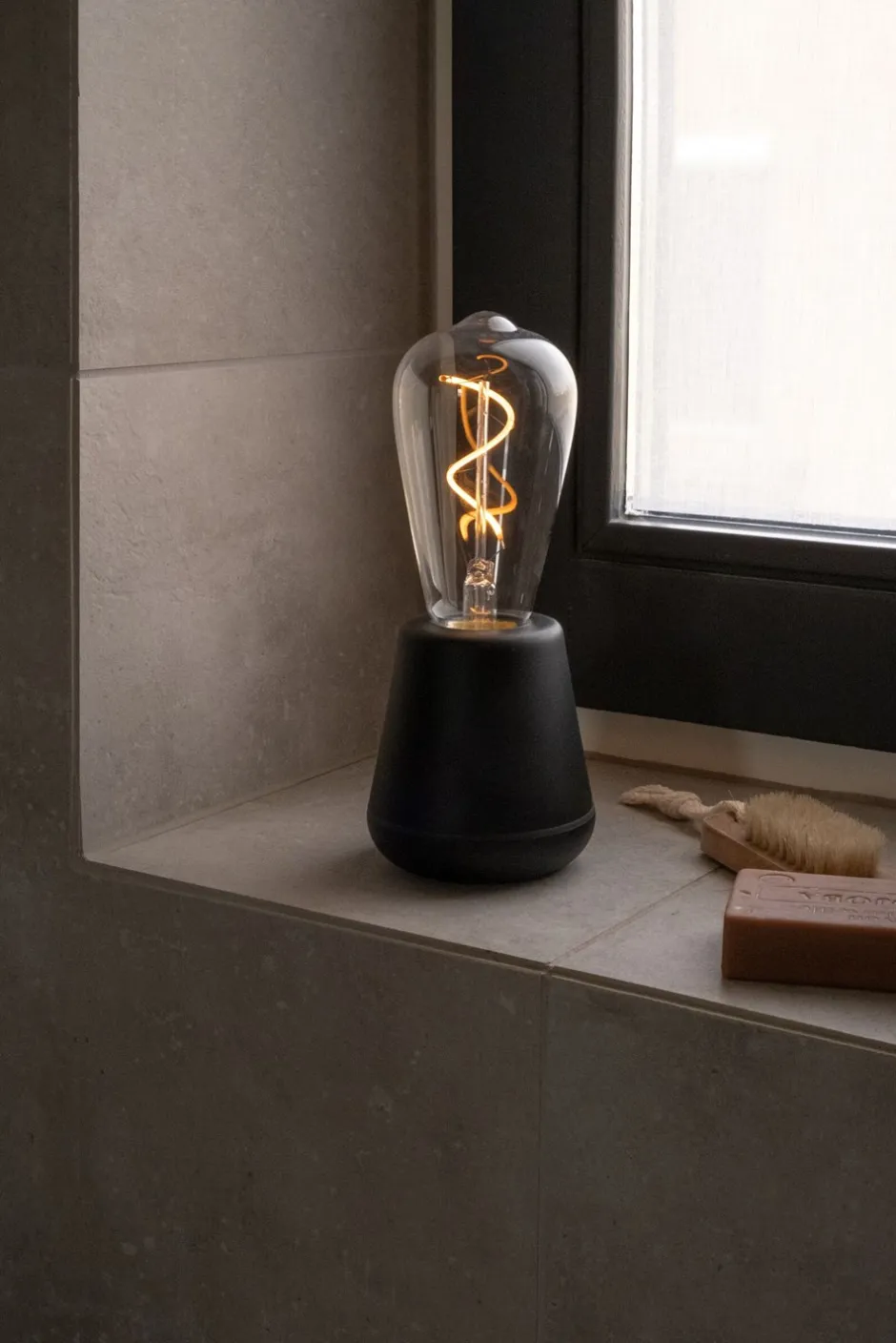 Clearance Humble One Bordlampe, Black Wood