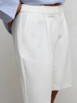 Online AWARE Passi Knee Shorts, , XL Snow White