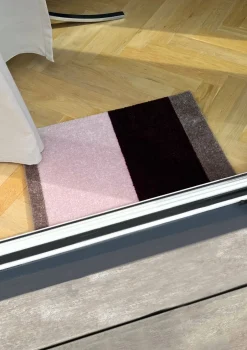 Clearance Tica Copenhagen Stripe Horisontal Gulvtæppe, , 40x60 cm Bordeaux/Rose/Sand