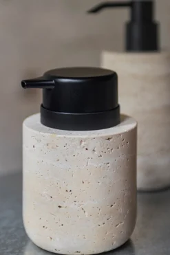 Mette Ditmer Travertine Lav Sæbedispenser,* Dispensere & Tandkrus