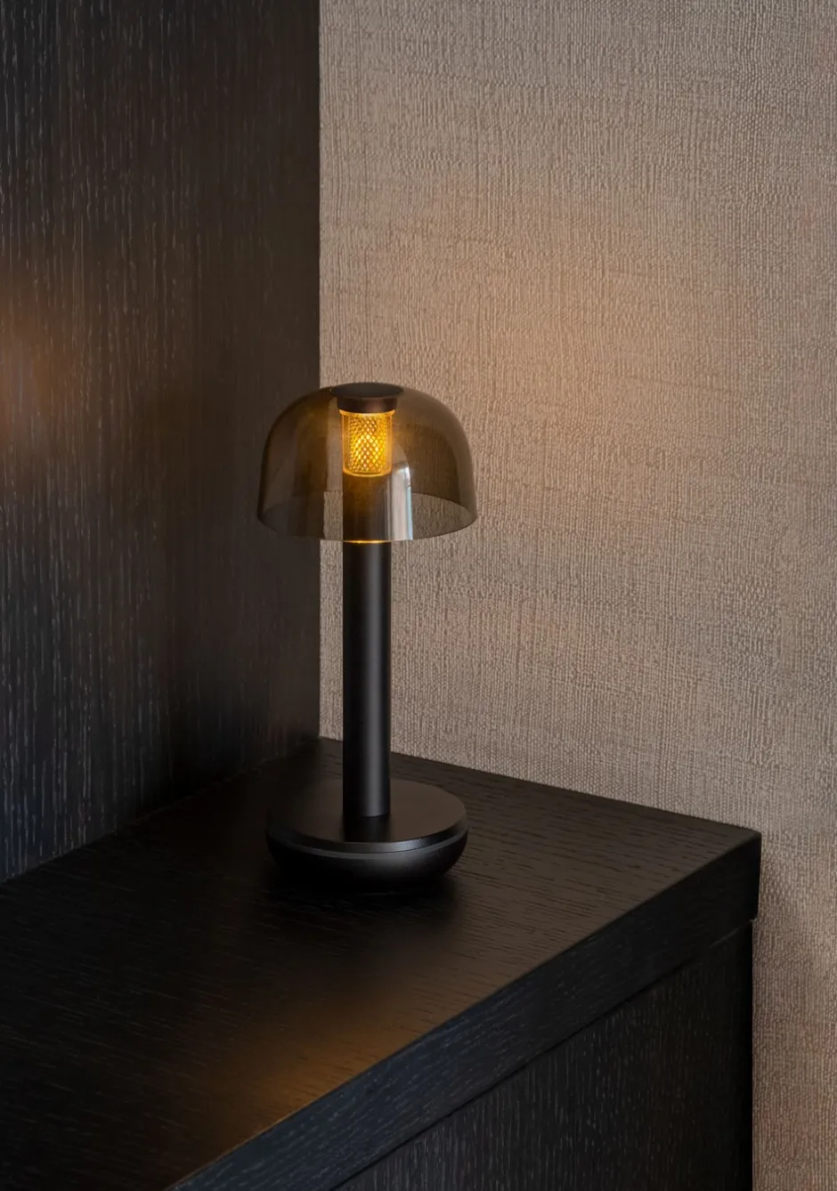 Humble Two Bordlampe, Black Smoked